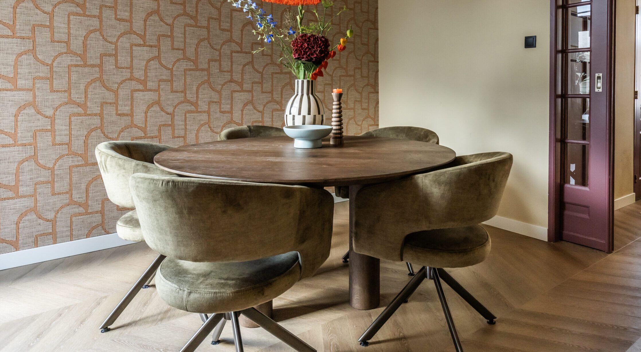 Ronde eettafel - Tokyo stoelen