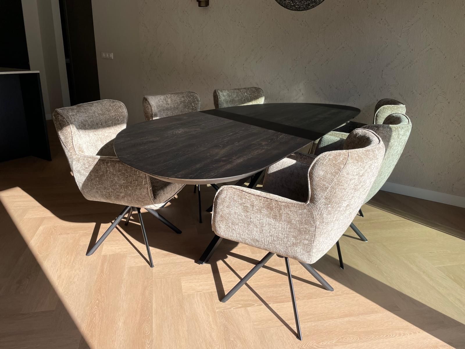 Organische eikenhouten eettafel Twist