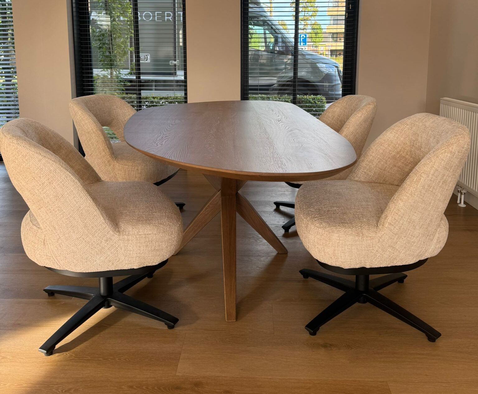 Organische eikenhouten eettafel Dave